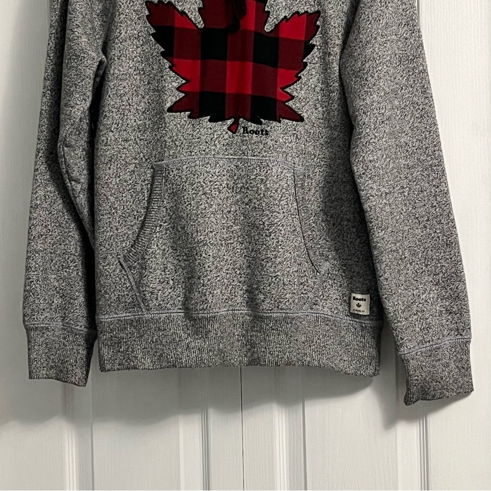 ROOTS men’s maple leaf pullover hoodie sweatshirt size XS grey red Buffalo plaid - Picture 4 of 14